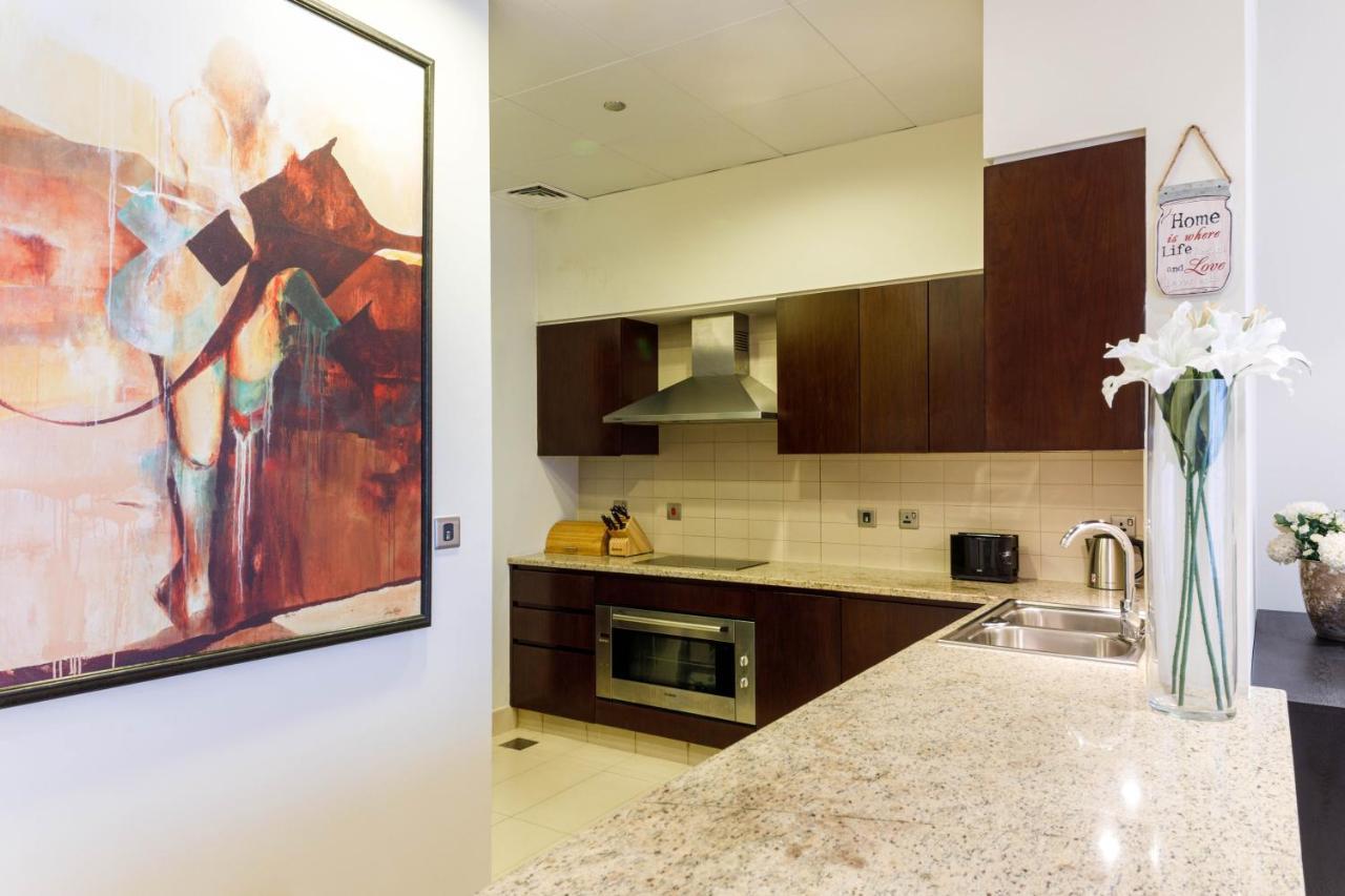 Апартаменты Maison Privee - Spacious Apt On Palm Jumeirah W Sea Views And Premium Facilities Access Дубай Экстерьер фото