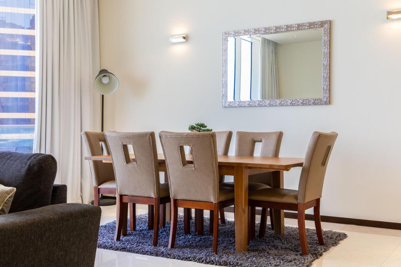 Апартаменты Maison Privee - Spacious Apt On Palm Jumeirah W Sea Views And Premium Facilities Access Дубай Экстерьер фото