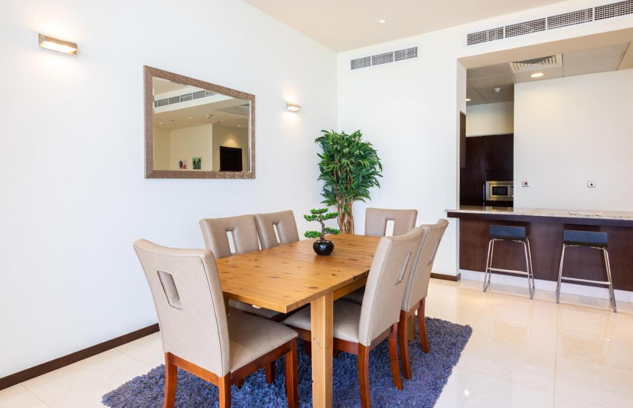 Апартаменты Maison Privee - Spacious Apt On Palm Jumeirah W Sea Views And Premium Facilities Access Дубай Экстерьер фото