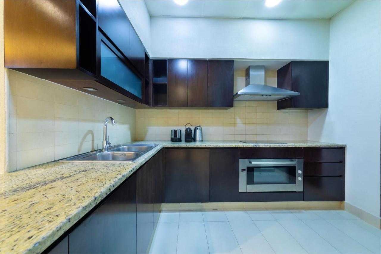 Апартаменты Maison Privee - Spacious Apt On Palm Jumeirah W Sea Views And Premium Facilities Access Дубай Экстерьер фото